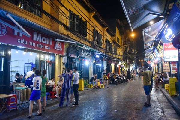 Hàng quán phố cổ thi nhau sang nhượng, đến Tạ Hiện cũng chung cảnh đìu hiu