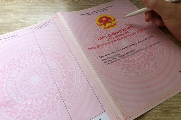 Nên làm gì khi mua căn hộ 7 năm vẫn chưa được cấp sổ hồng?