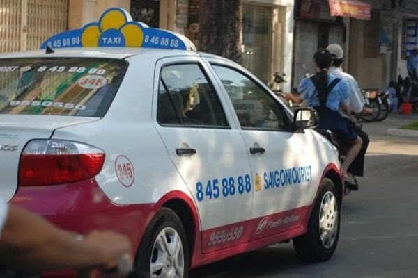 Taxi truyền thống 'sống mòn' trong nền kinh tế chia sẻ