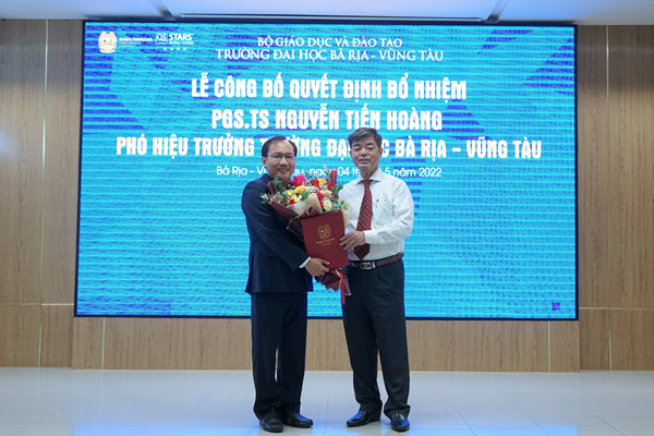 Trường Đại học Bà Rịa-Vũng Tàu công bố Quyết định bổ nhiệm PGS.TS Nguyễn Tiến Hoàng giữ chức vụ Phó Hiệu trưởng