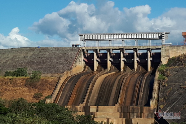 Cạn nguồn, dùng điện giá chát 5.000 đồng/số