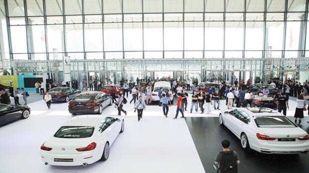  Thị trường ô tô Việt Nam: Giá cao, tiêu thụ vẫn tốt