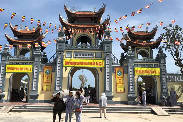 Hàng ngàn người đội nắng dự khánh thành Thiền viện Trúc Lâm Bạc Liêu