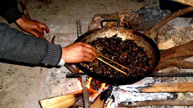  Lên Tả Phìn ăn… thịt chuột rừng gác bếp