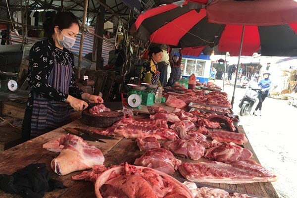 Sau chỉ thị giảm giá từ 1/4, tại sao giá thịt lợn ở chợ và siêu thị vẫn cao?