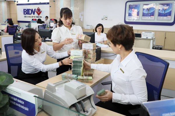 Thừa tiền, ngân hàng đổ xô kích cầu tín dụng cá nhân