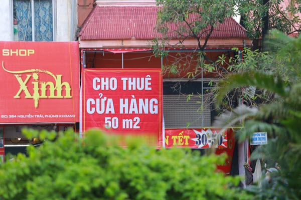 Covid-19 khiến kinh tế chao đảo, chủ mặt bằng cho thuê qua thời “hét giá"