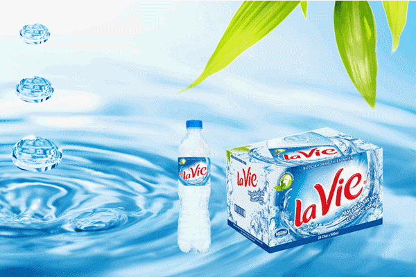 Hãng nước khoáng đầu tiên tại Việt Nam dùng chai nhựa tái chế