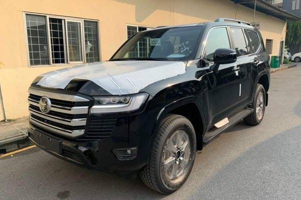 Nổi bật tuần qua: Xe mới nối nhau ra mắt, hàng ế phải đại hạ giá