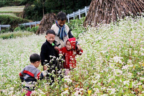 Người dân tộc thân thiện, mến khách nơi cao nguyên đá Hà Giang