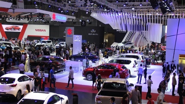 Người dùng “đợi” 2018 để mua ô tô, nhà sản xuất lại đua nhau giảm giá