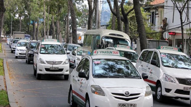 Cạnh tranh với Uber, Grab: Taxi kẻ bắt chước, người dọa kiện