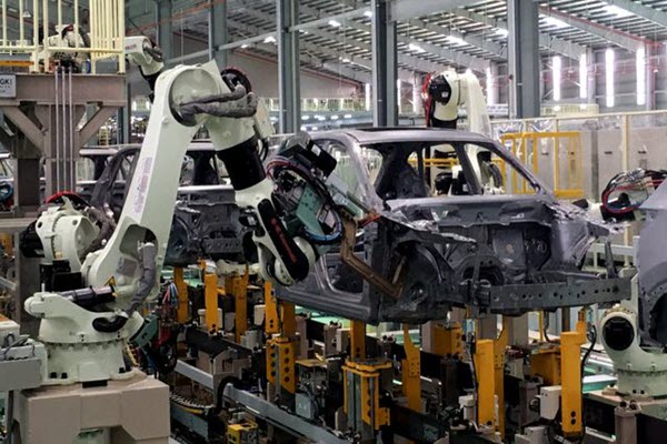 Ưu đãi lớn, ô tô Việt Nam giảm giá mạnh