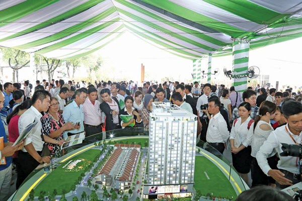 Bất động sản TP.HCM: Vắng dự án mới, giá nhà tăng mạnh