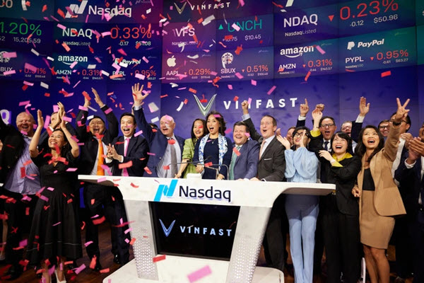 Vốn hóa VinFast vượt 85 tỷ USD sau phiên đầu tiên chào sàn Mỹ