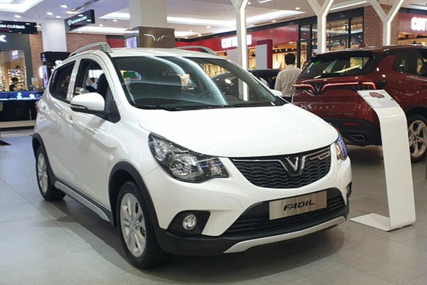 Bất chấp tình trạng loạn giá, tiêu thụ ô tô tăng vọt