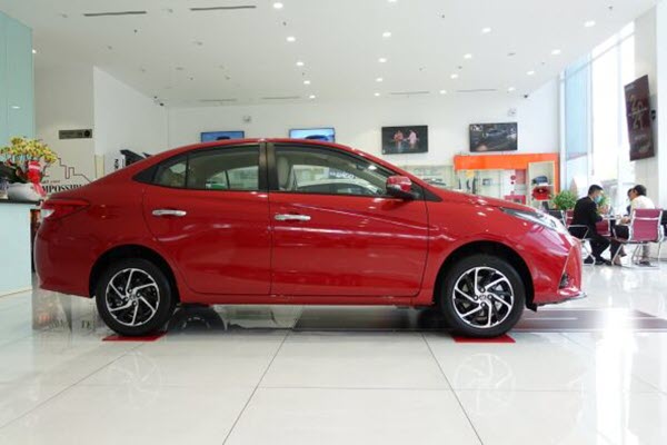 Khách mua ôtô được báo 'sắp giảm 50% trước bạ'