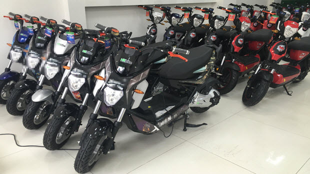  Xe máy điện có số lùi như... ô tô (!)