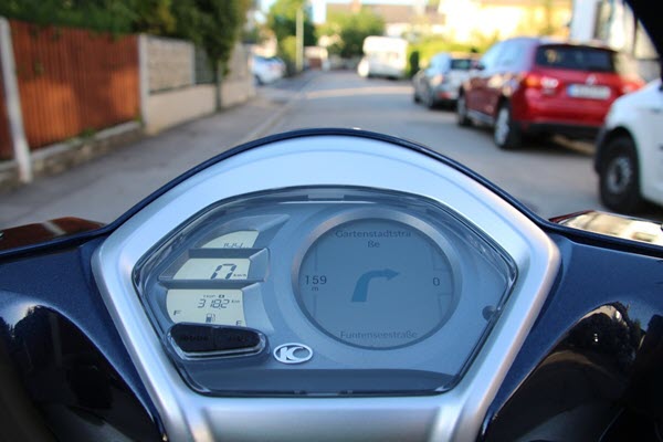 Xe máy Việt thời 4.0: Kết nối thông minh, nghe gọi thoải mái