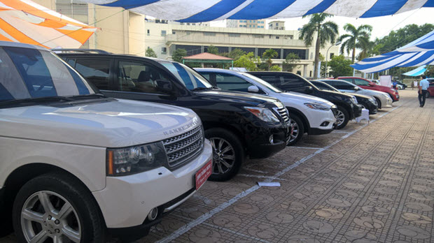  Ô tô cũ về đâu khi giá xe mới giảm cả trăm triệu đồng/chiếc?