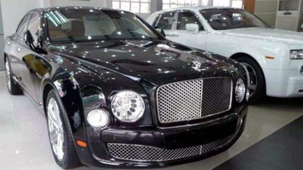 Ô tô cũ đắt hơn xe mới trăm triệu: Nghịch lý dân giàu Việt Nam