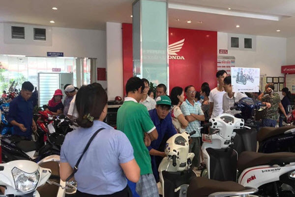 Loạn giá xe máy trước Tết