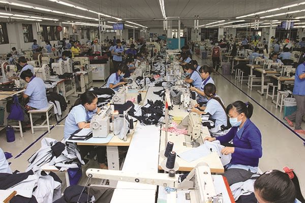 Xuất khẩu bắt đầu “thấm đòn” Covid-19