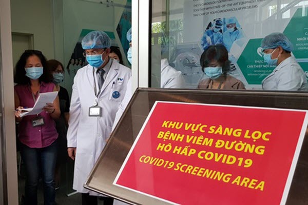 TPHCM: Sàng lọc Covid-19 tất cả những người vào bệnh viện